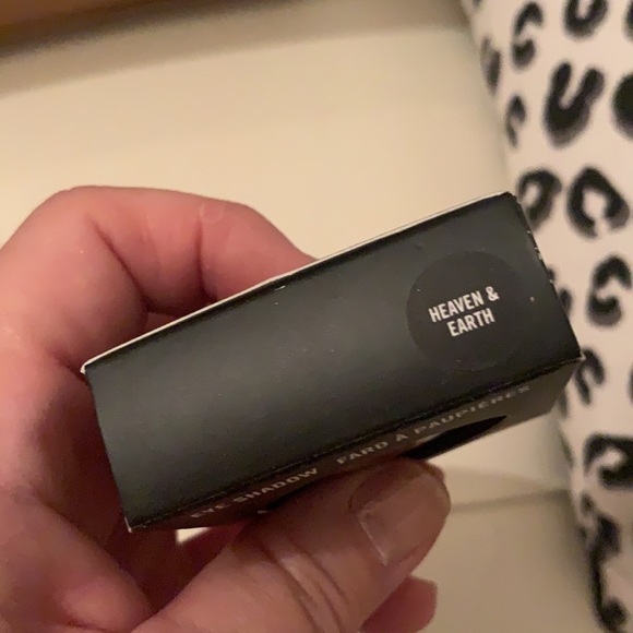 MAC eyeshadow “Heaven and Earth” (new and unused) - Picture 2 of 5